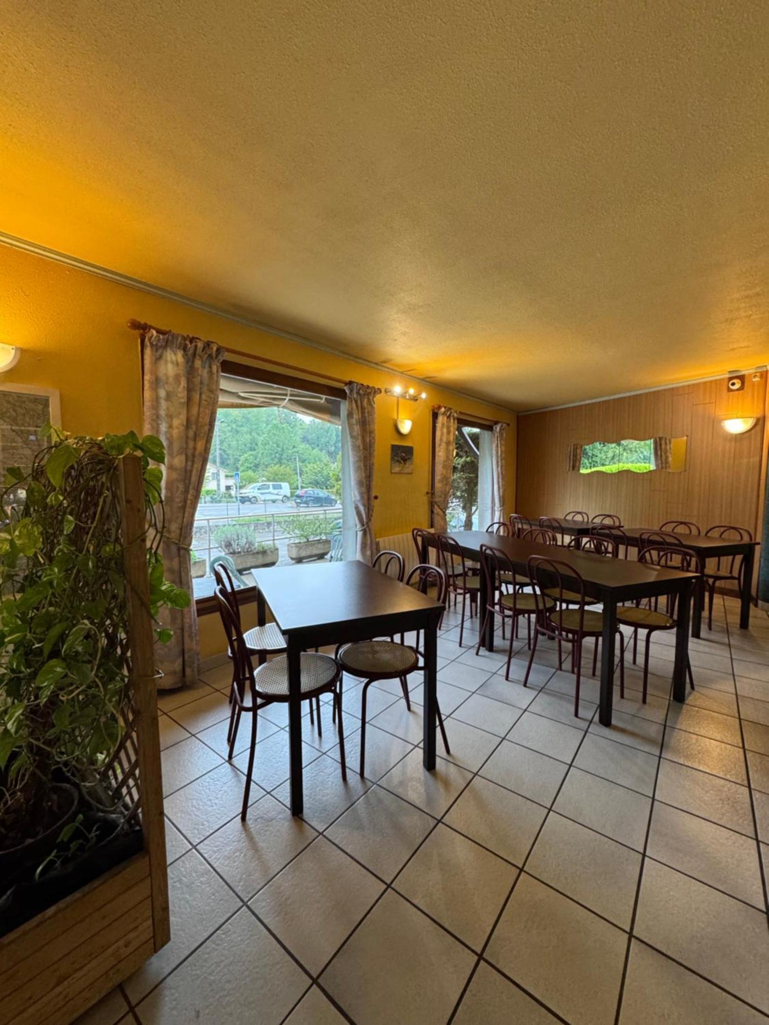 Symp'Hotel Nivolas-Vermelle Екстер'єр фото