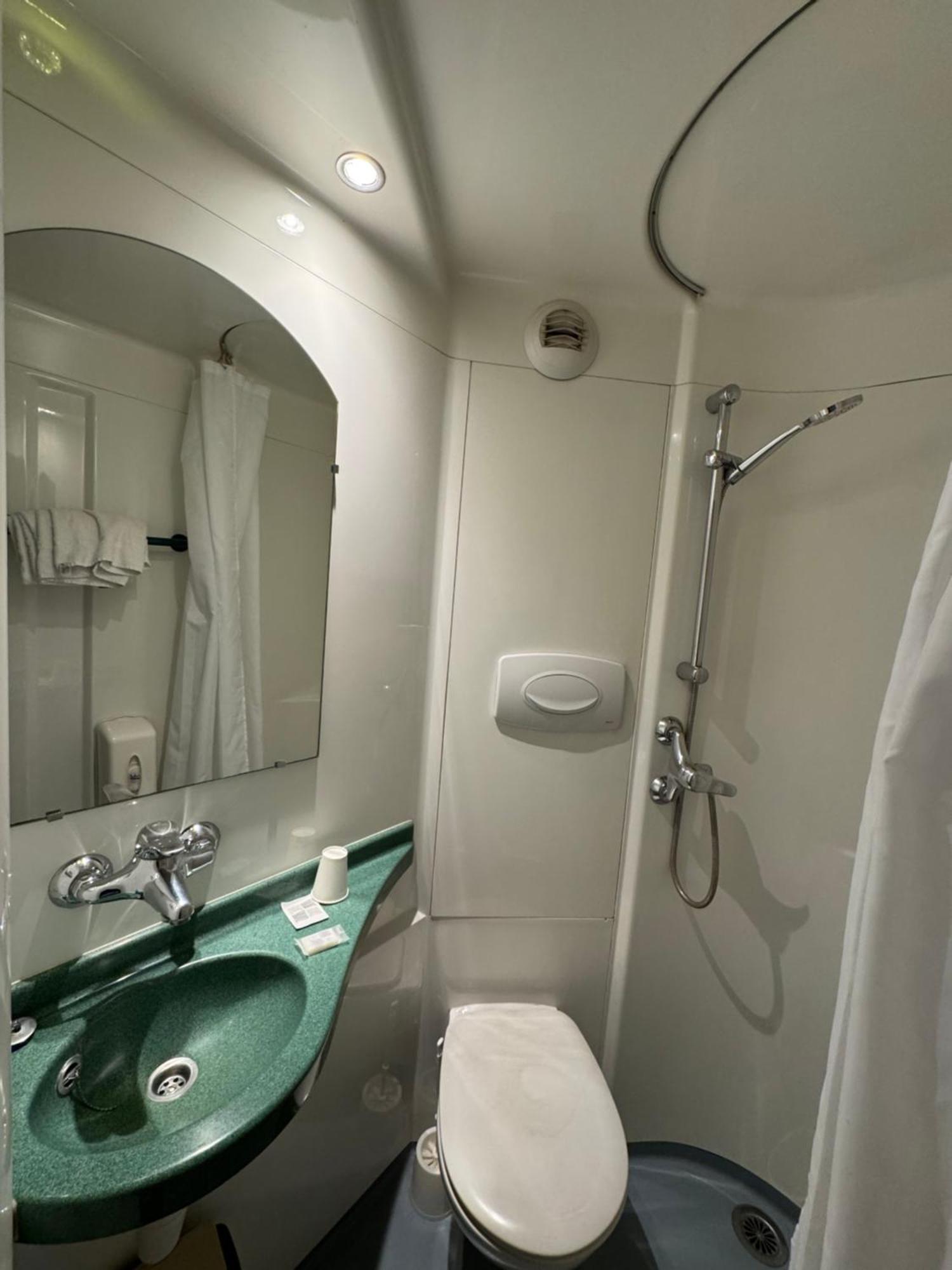 Symp'Hotel Nivolas-Vermelle Екстер'єр фото